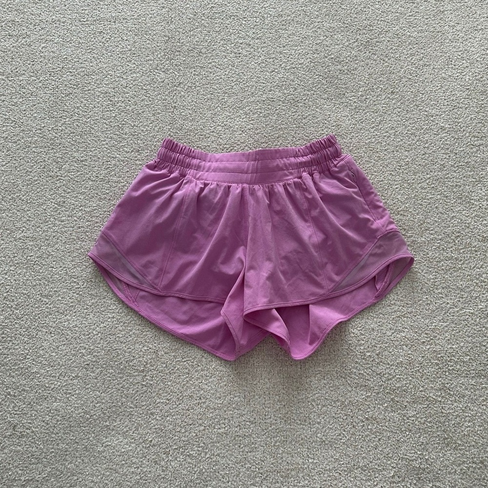 lululemon Hotty Hot Short 2.5" size 4 in Dahlia Mauve